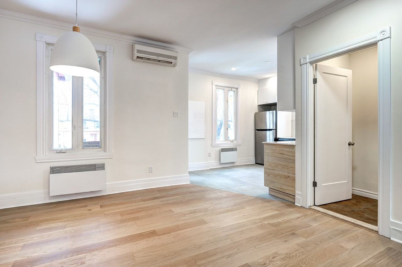 2072 Rue Connaught - Photo 2 of 11