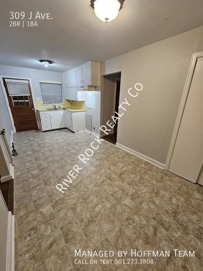 309 W J Ave - Photo 3 of 7