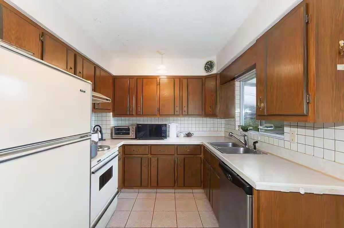 800 Grover Avenue - Photo 2 of 9