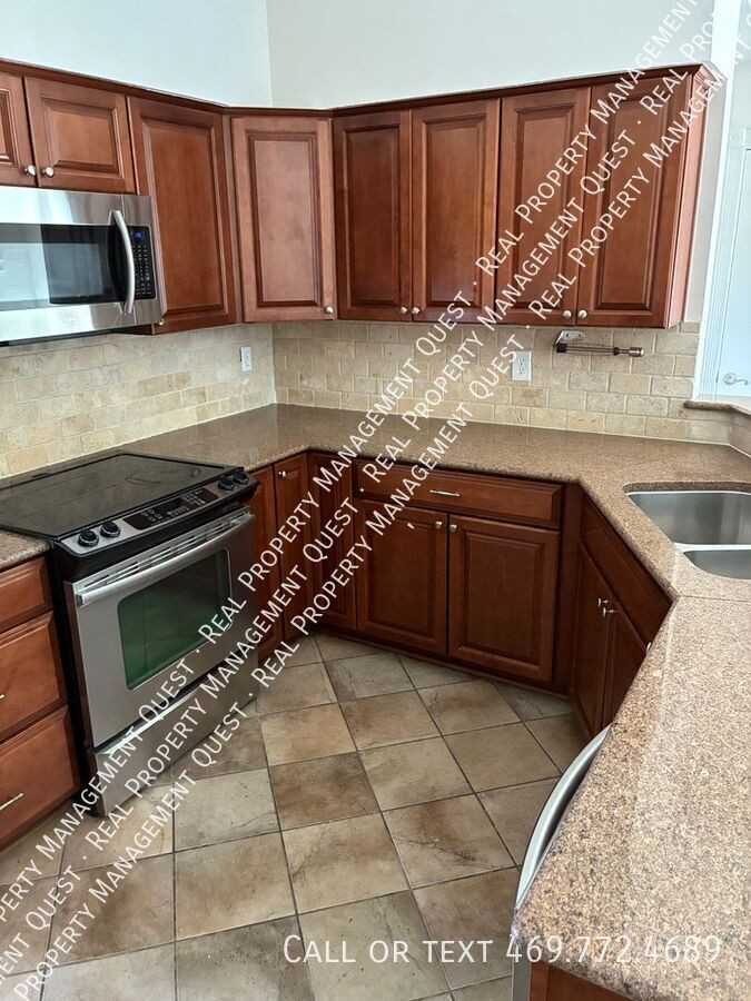 814 Meandering Way - Photo 5 of 25