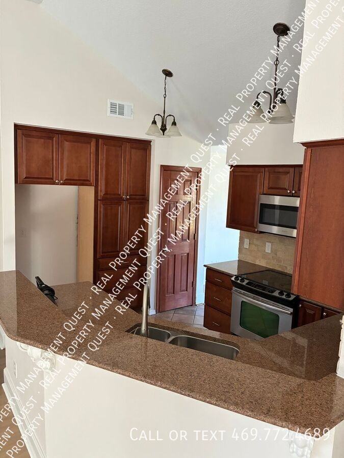 814 Meandering Way - Photo 6 of 25