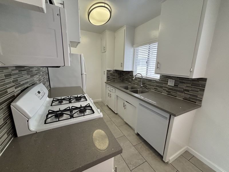 3313 Artesia Blvd - Photo 5 of 10