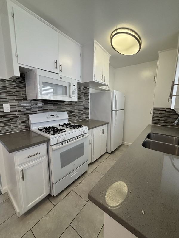 3313 Artesia Blvd - Photo 6 of 10