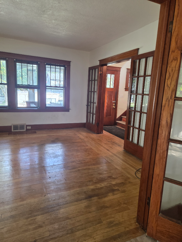 1907 N Oakley St - Photo 6 of 14