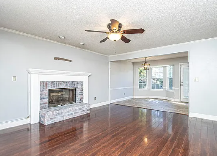 2402 Shaker Rdg - Photo 2 of 8