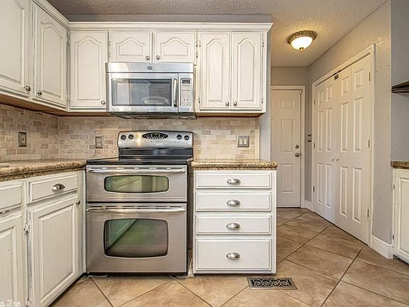 2402 Shaker Rdg - Photo 3 of 8