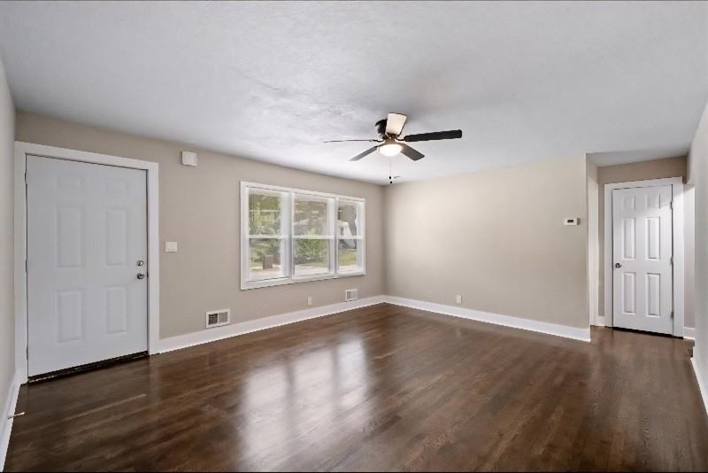 5756 Indiana Ave - Photo 7 of 12