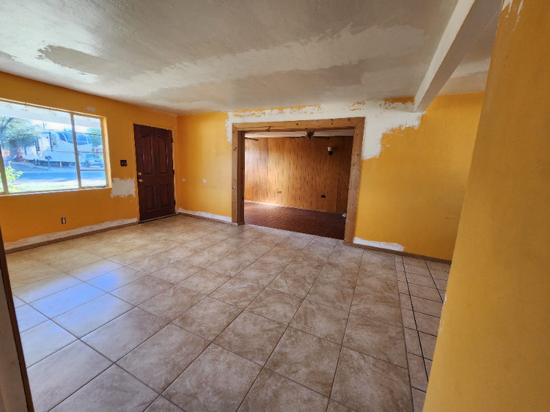 4709 E Seneca St - Photo 6 of 18