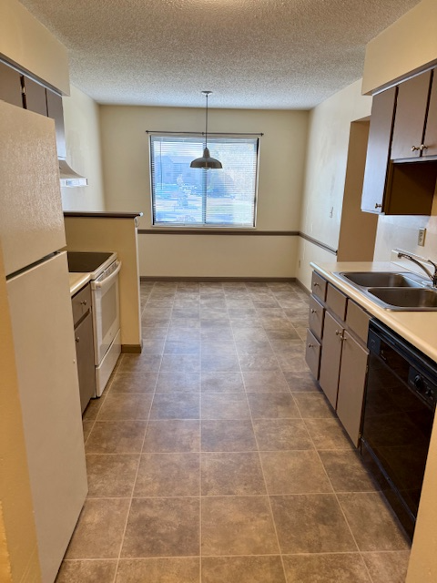 40 Providence Dr - Photo 2 of 12