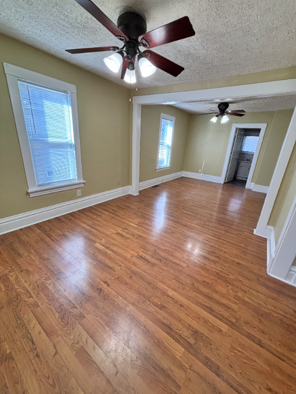 645 Phillips St - Photo 3 of 19