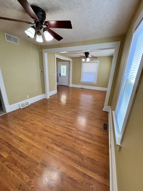 645 Phillips St - Photo 4 of 19