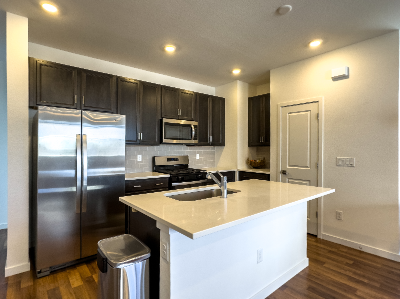 330 Geneva St - Photo 6 of 11