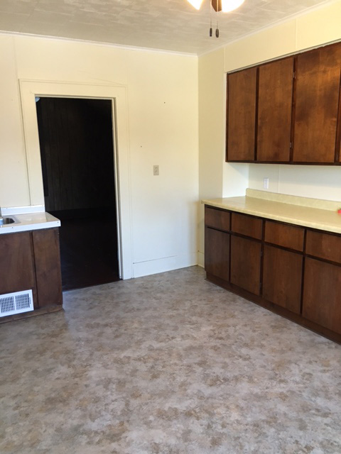 1018 Lockwood St #3 - Photo 4 of 7