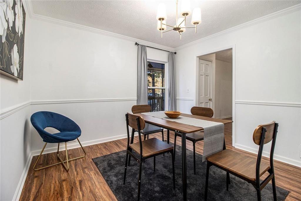 8212 Lullwater Ct - Photo 3 of 15