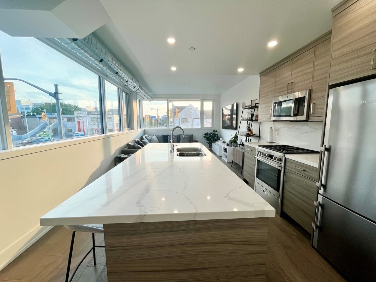 3258 Dundas Street West - Photo 3 of 31