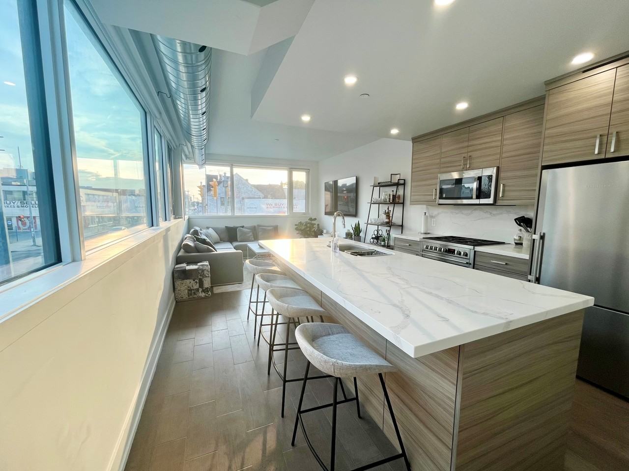 3258 Dundas Street West - Photo 2 of 31