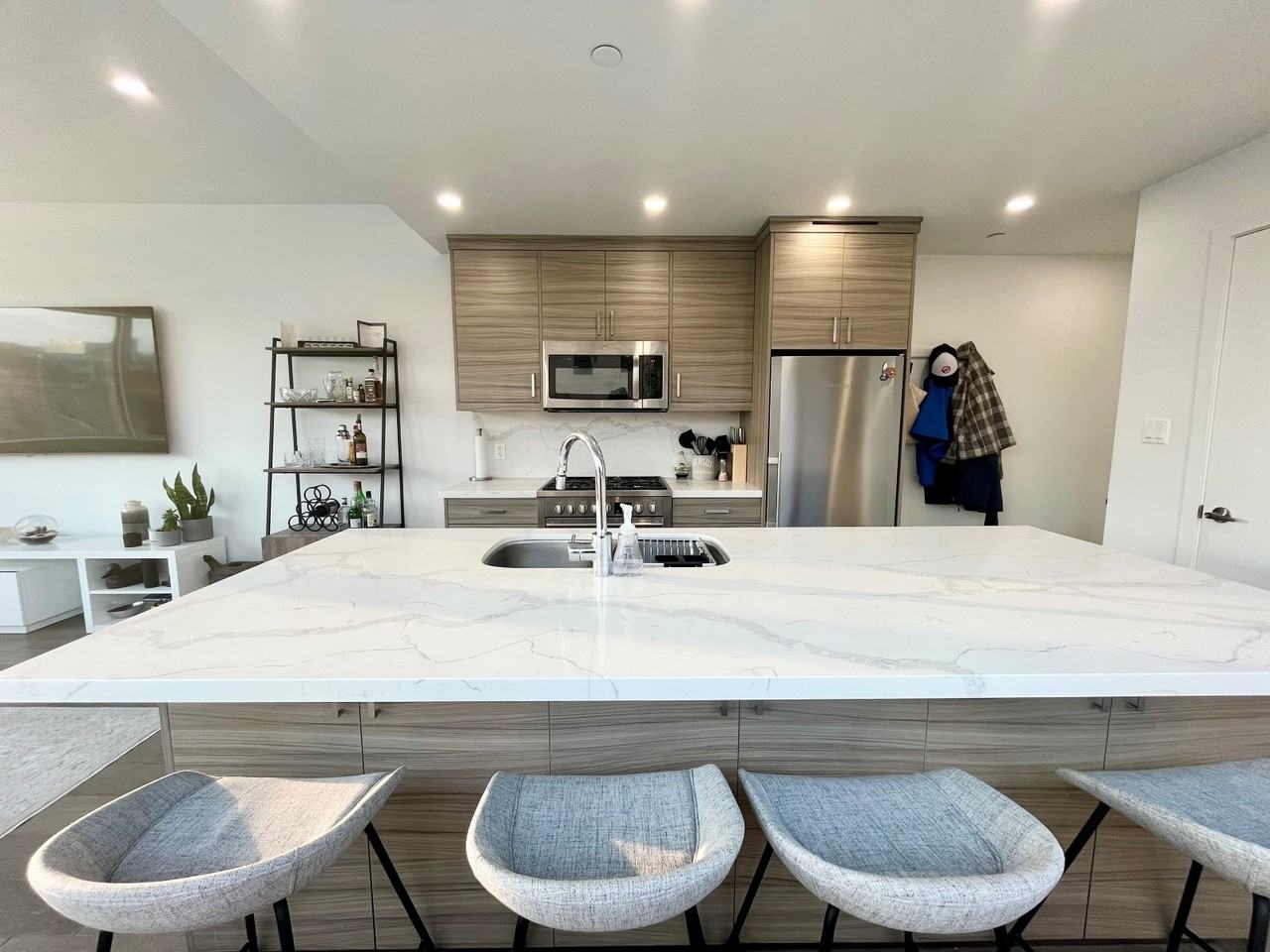 3258 Dundas Street West - Photo 5 of 31