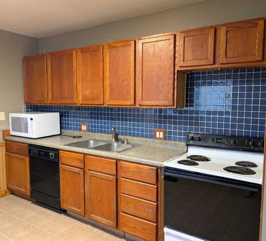 211 Lincoln Ave #NA - Photo 3 of 13