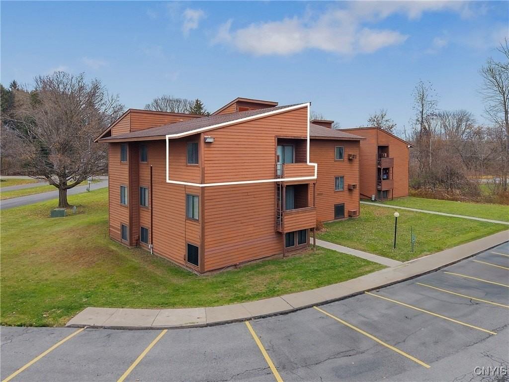 327 Village Blvd N - Photo 2 of 19