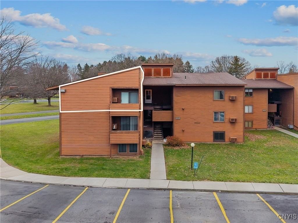 327 Village Blvd N - Photo 3 of 19