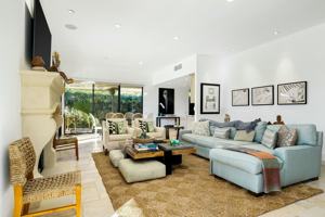 featured image of 7 Princeton Dr