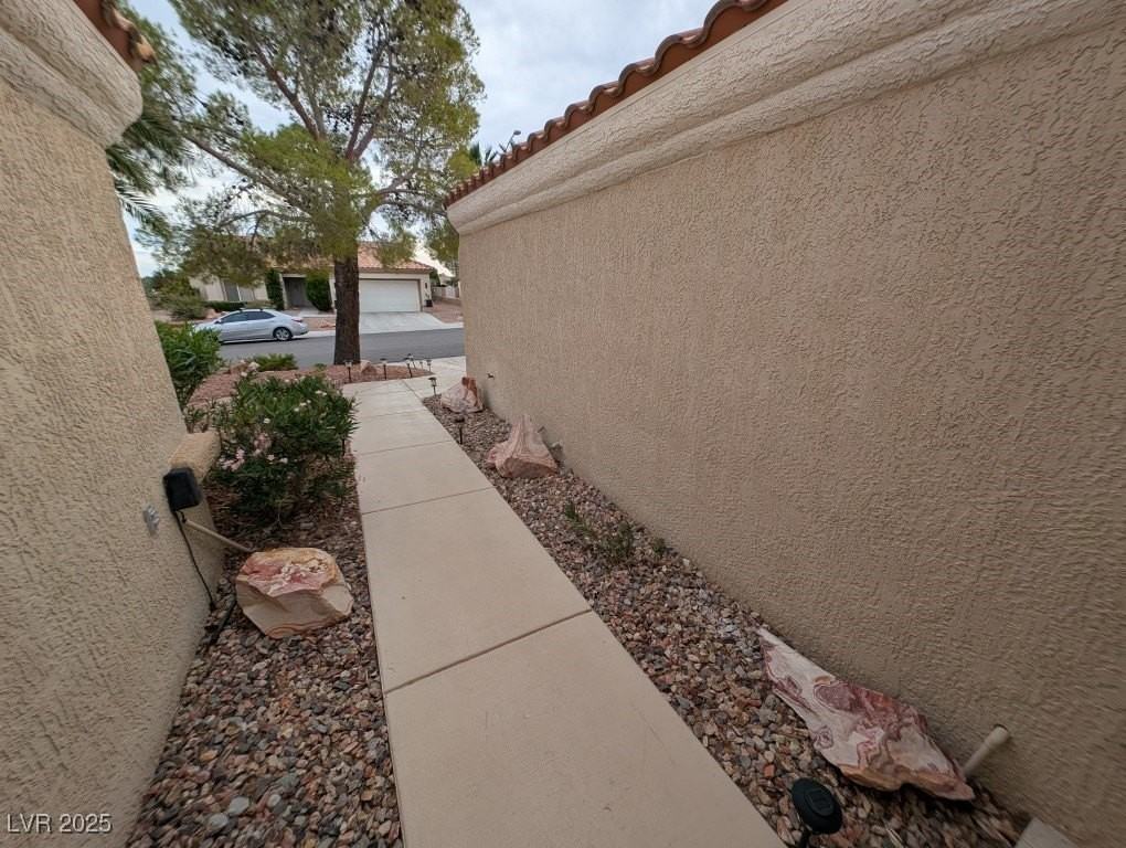 2737 Tumble Brook Dr - Photo 3 of 20