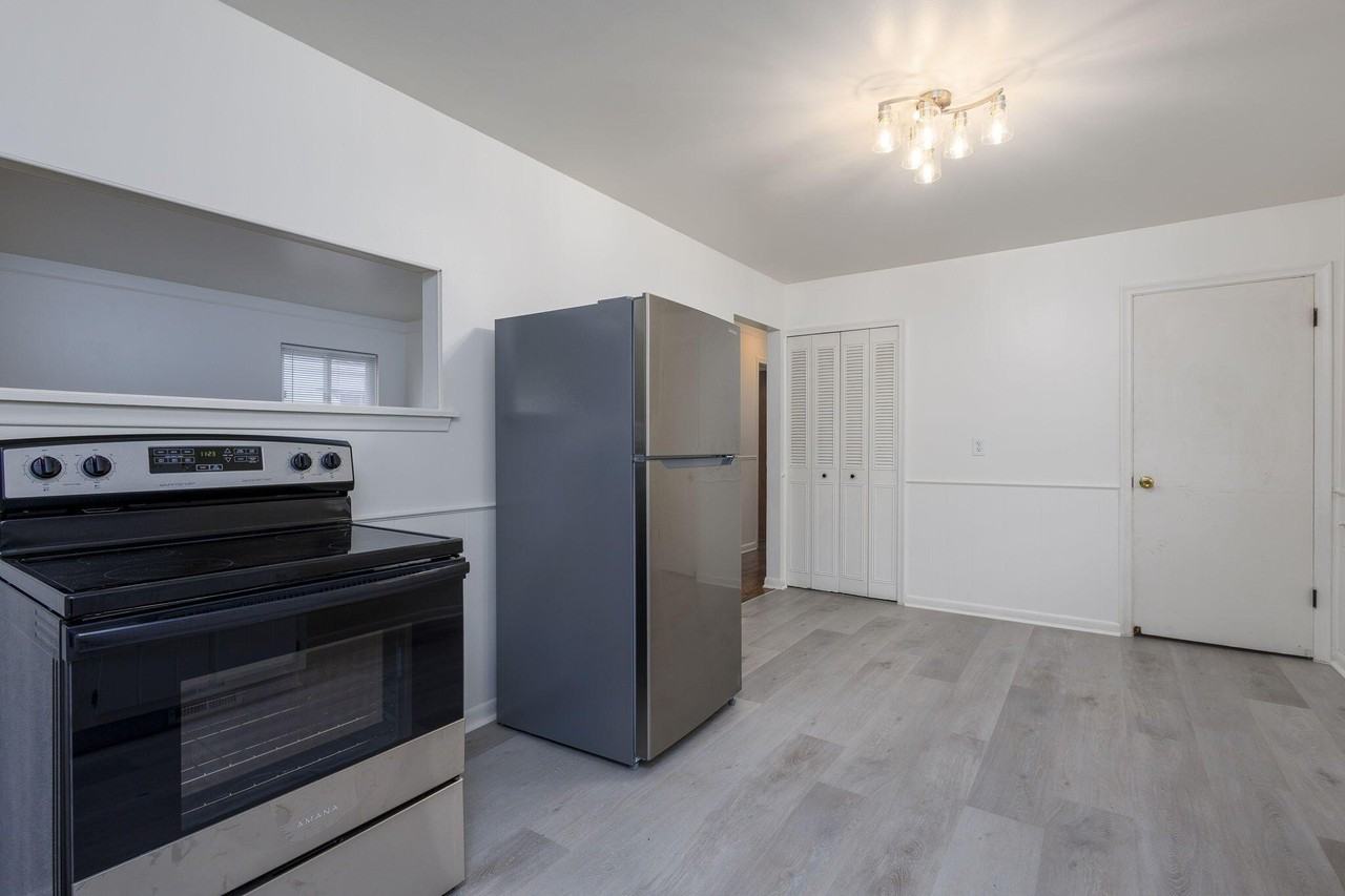 8261 Gerald Ave - Photo 7 of 17