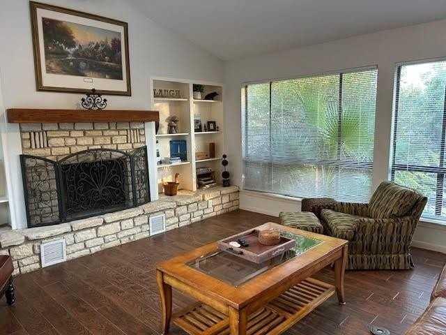 202 Lighthouse Drive - Photo 3 of 11