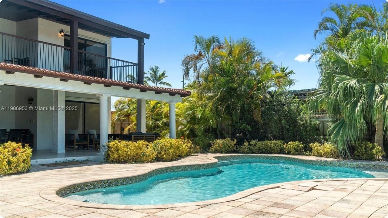 7536 W Treasure Dr - Photo 3 of 48