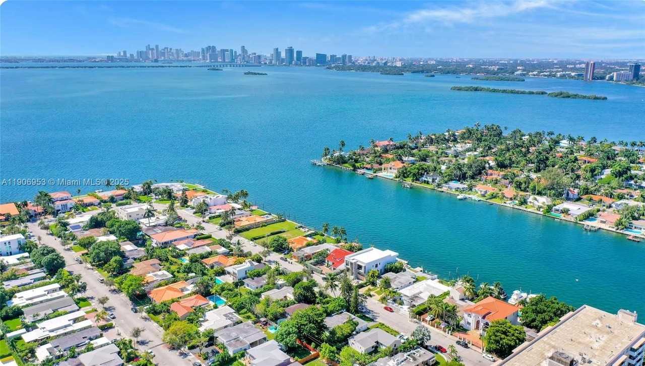 7536 W Treasure Dr - Photo 7 of 48