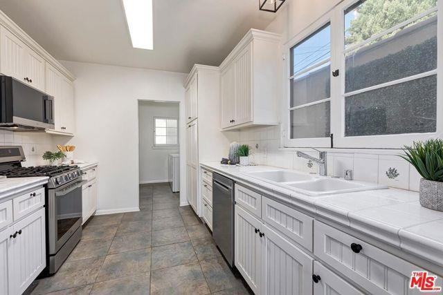 373 South Crescent Heights Boulevard - Photo 2 of 8