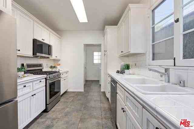 373 South Crescent Heights Boulevard - Photo 3 of 8