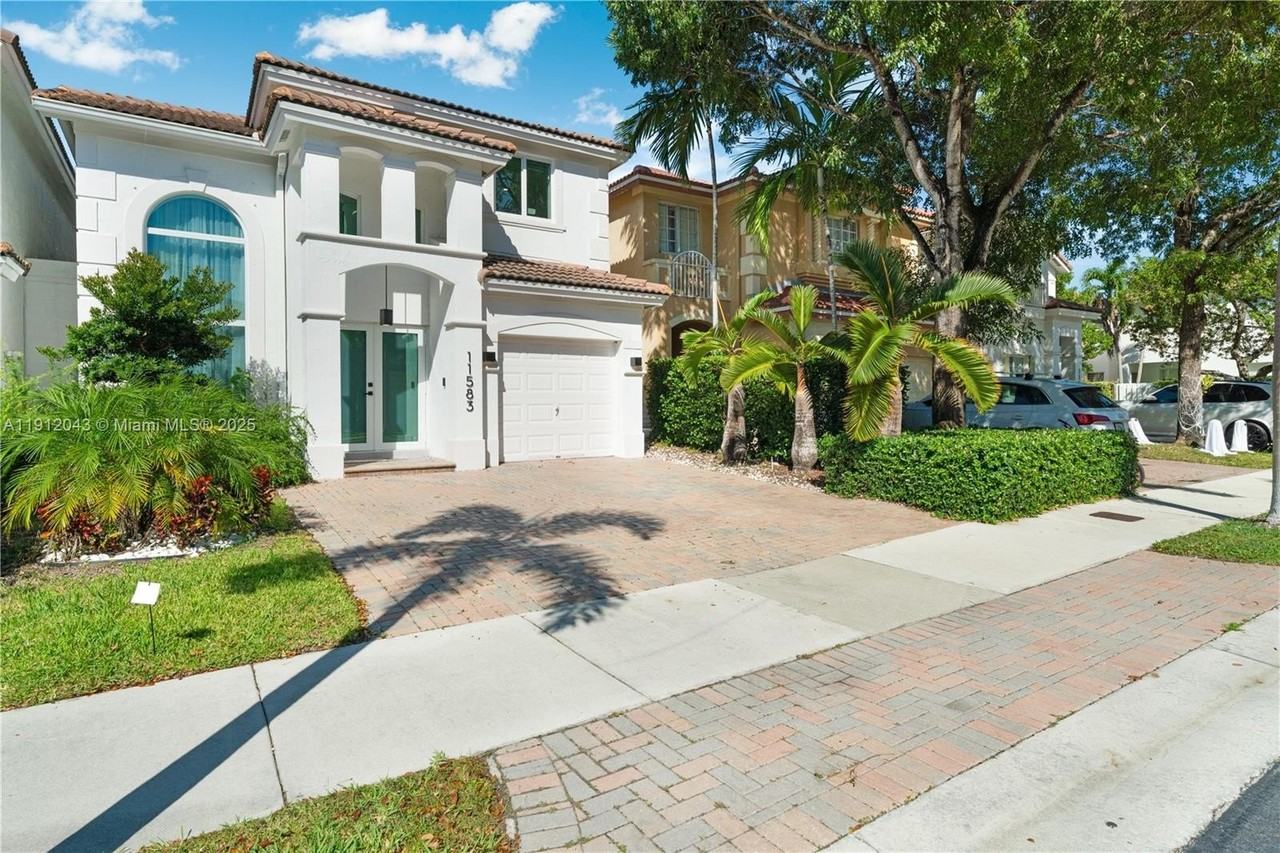 11583 Nw 69th Ter - Photo 3 of 40