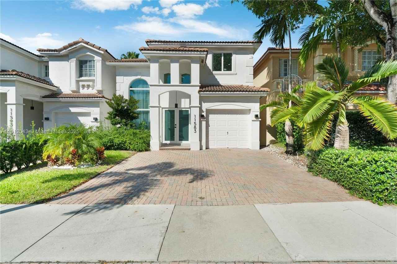 11583 Nw 69th Ter - Photo 4 of 40