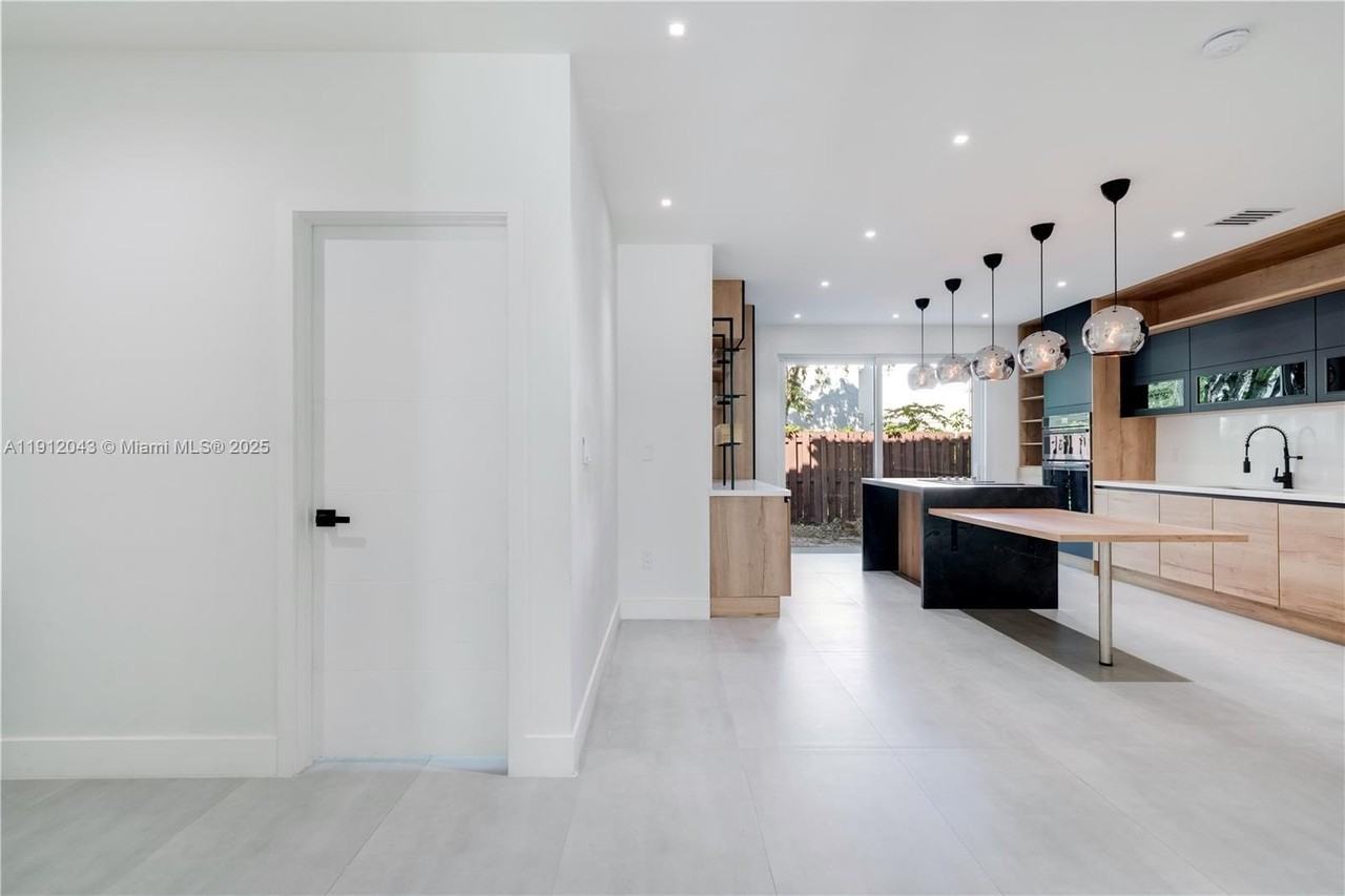 11583 Nw 69th Ter - Photo 6 of 40