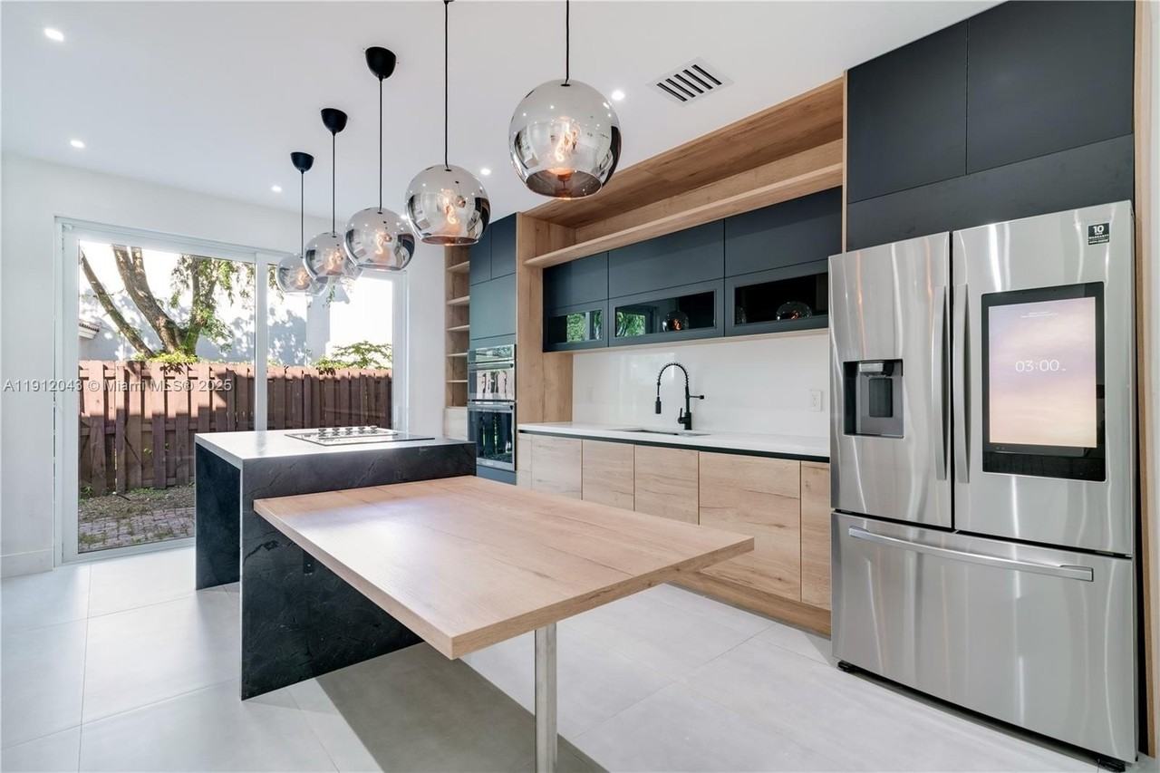 11583 Nw 69th Ter - Photo 7 of 40