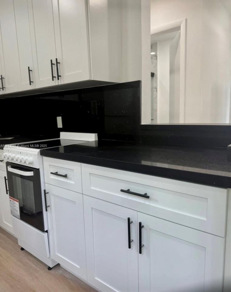 7521 Ne 2nd Ct #4 - Photo 4 of 48