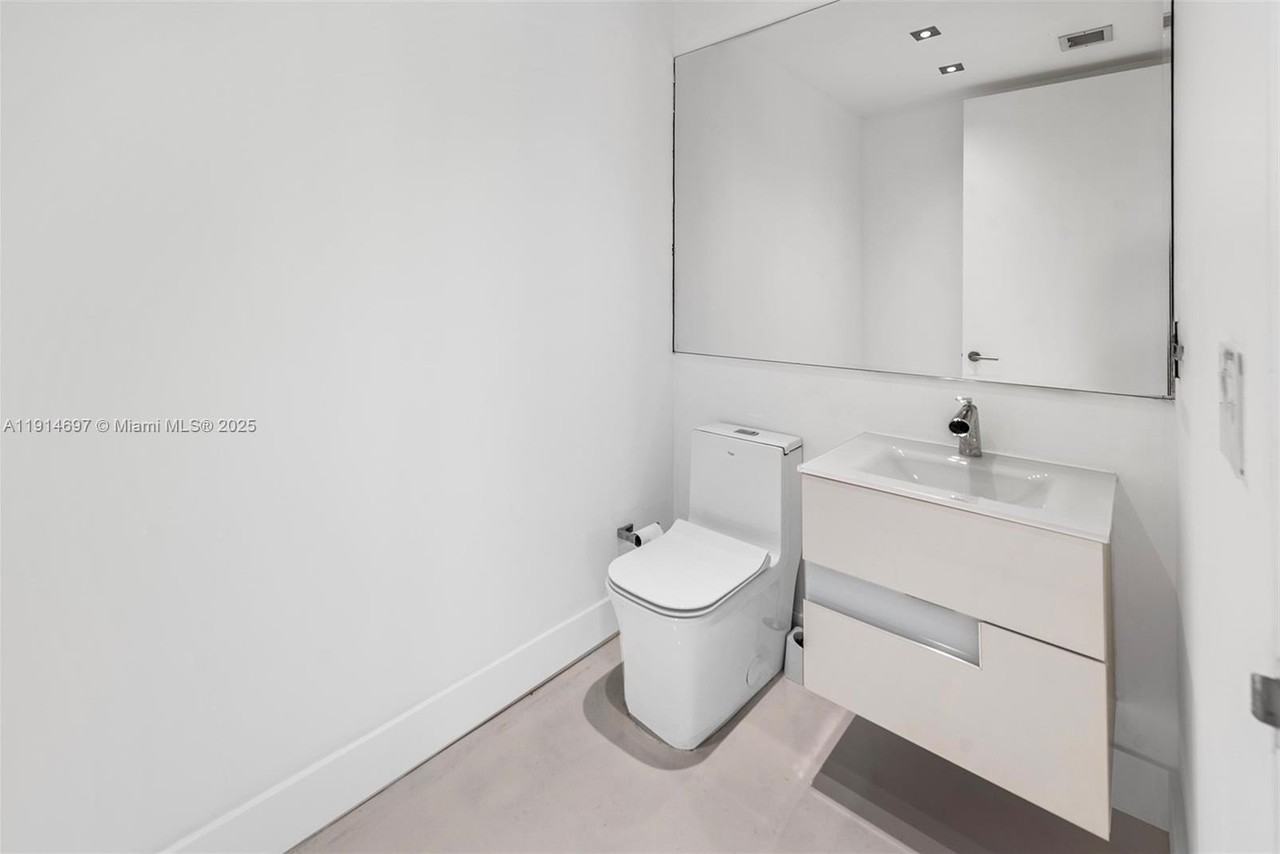 100 S Pointe Dr #2306 - Photo 7 of 17