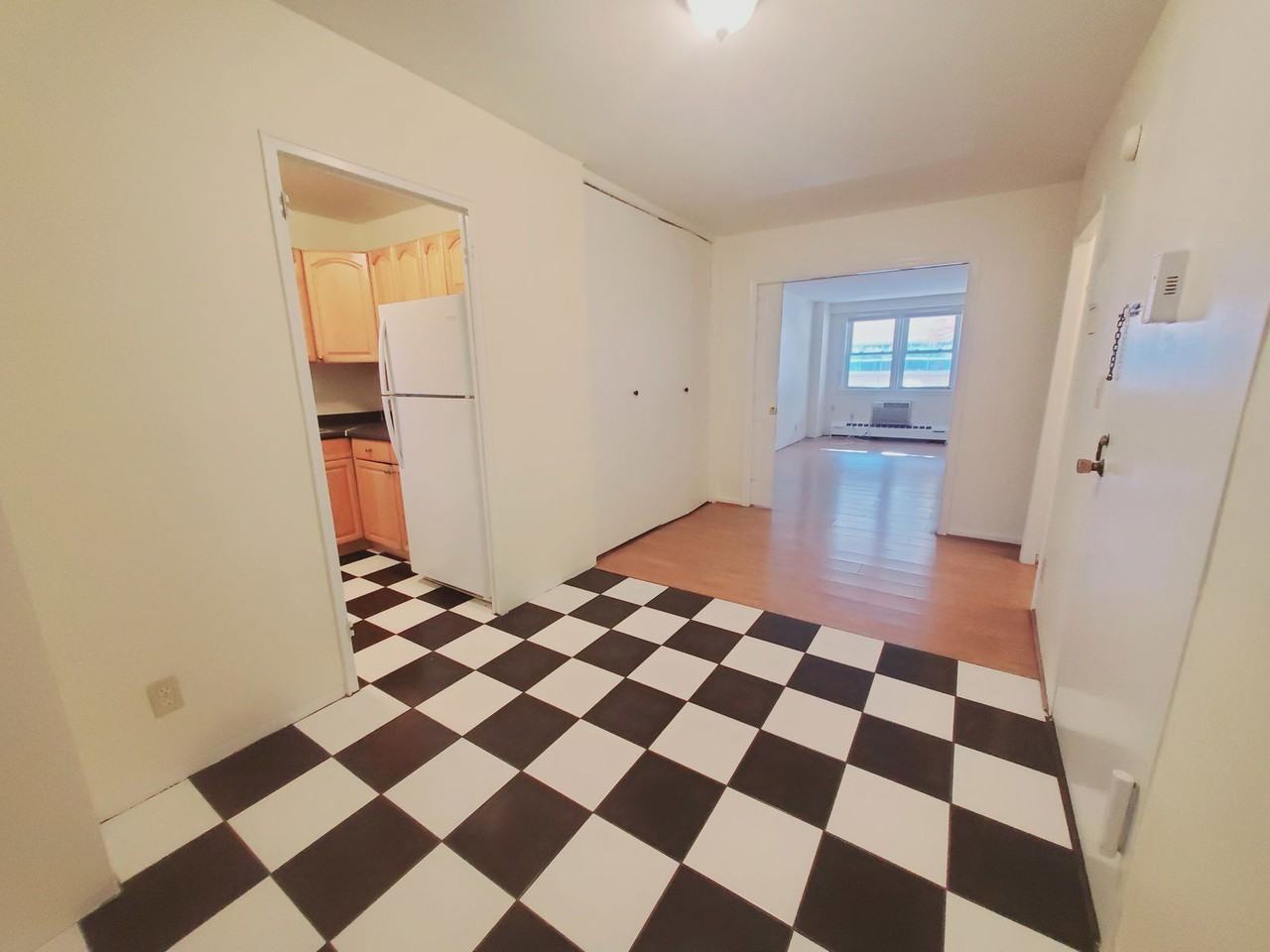 444 Bedford St #B - Photo 2 of 8