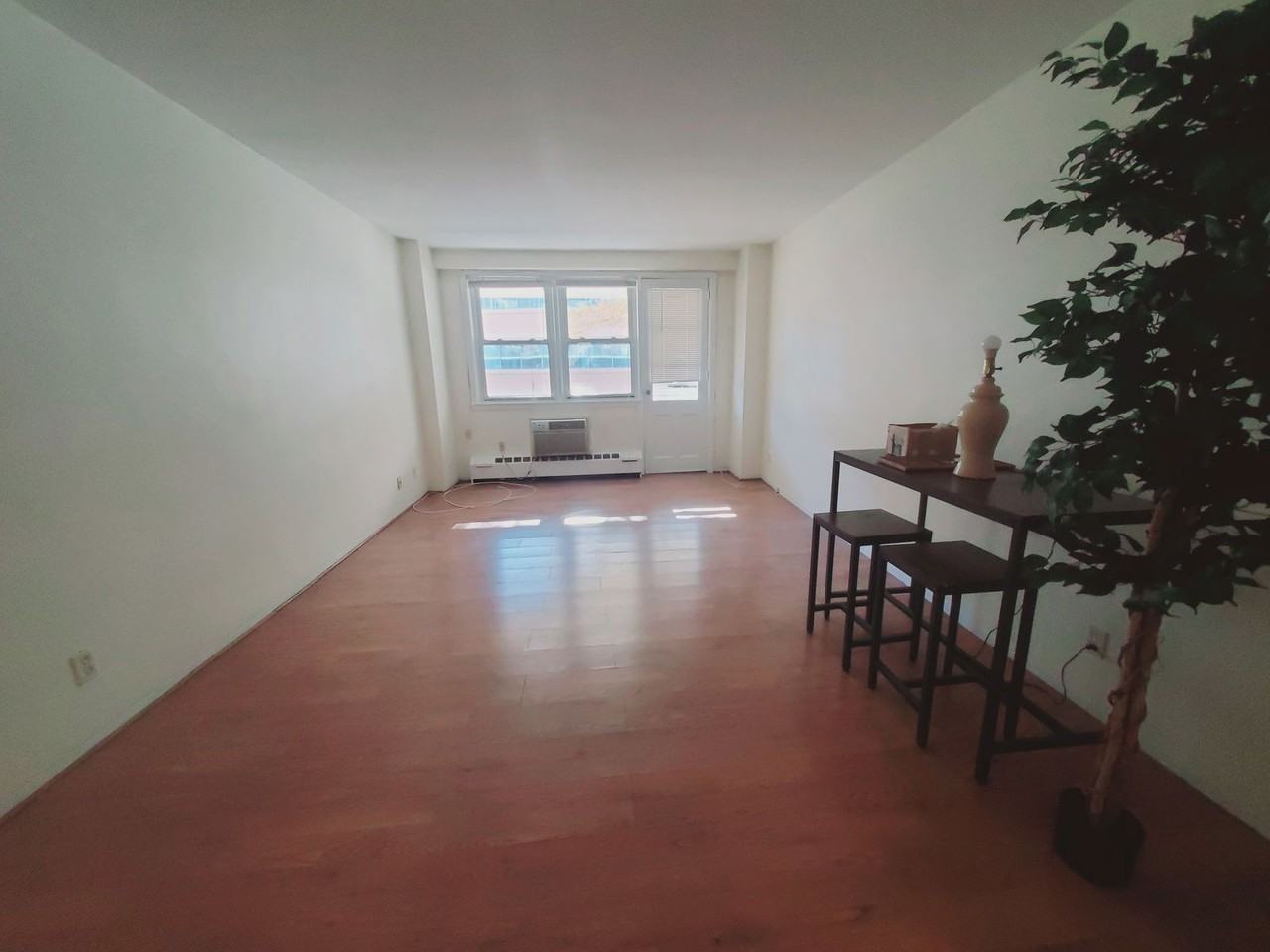 444 Bedford St #B - Photo 4 of 8