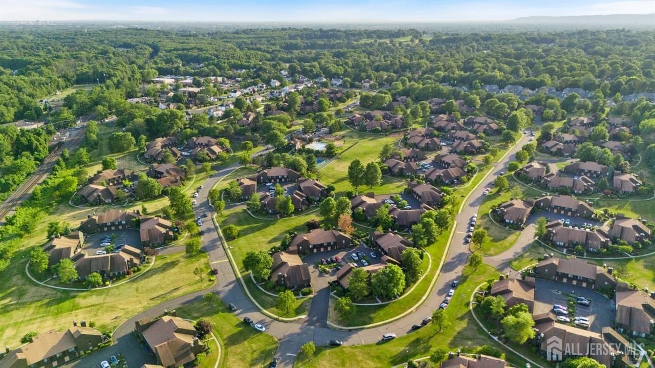 542 Westgate Dr - Photo 2 of 7