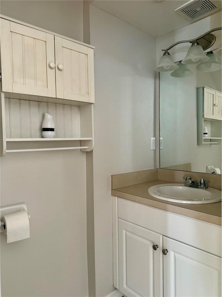 2636 Sw 35th Pl #21 - Photo 7 of 16