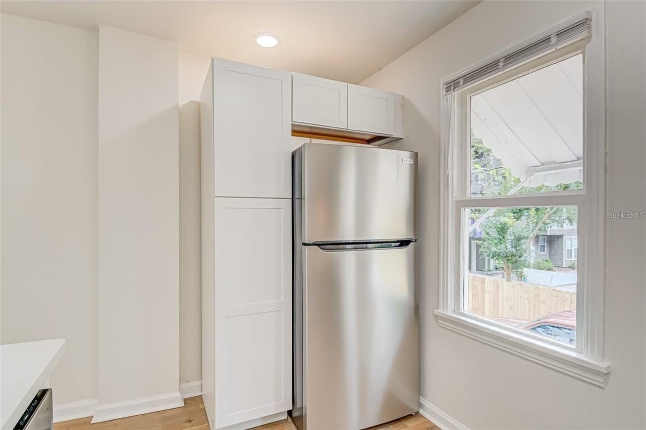 921 Sw 6th Ave #B - Photo 7 of 18