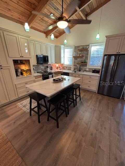 525 Lexington St - Photo 6 of 37