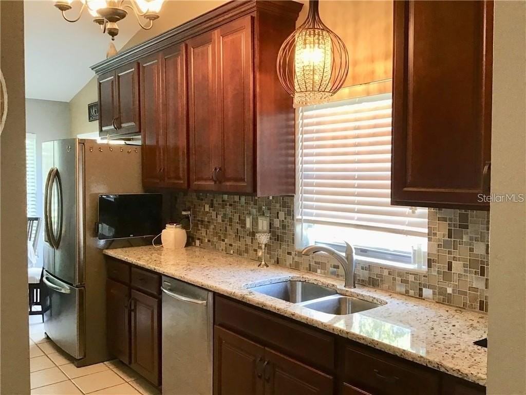 3662 Chatham Dr - Photo 6 of 15