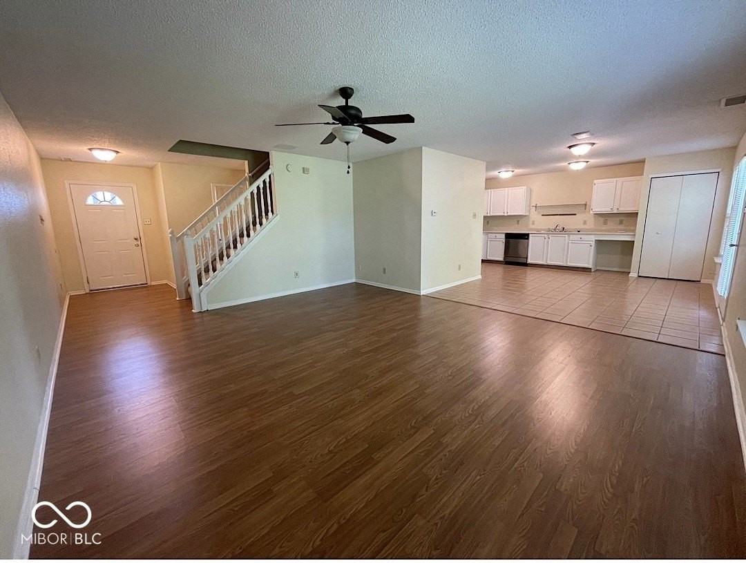 6909 Earlswood Dr - Photo 3 of 19