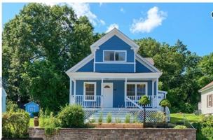 featured image of 142 E Meadow Rd