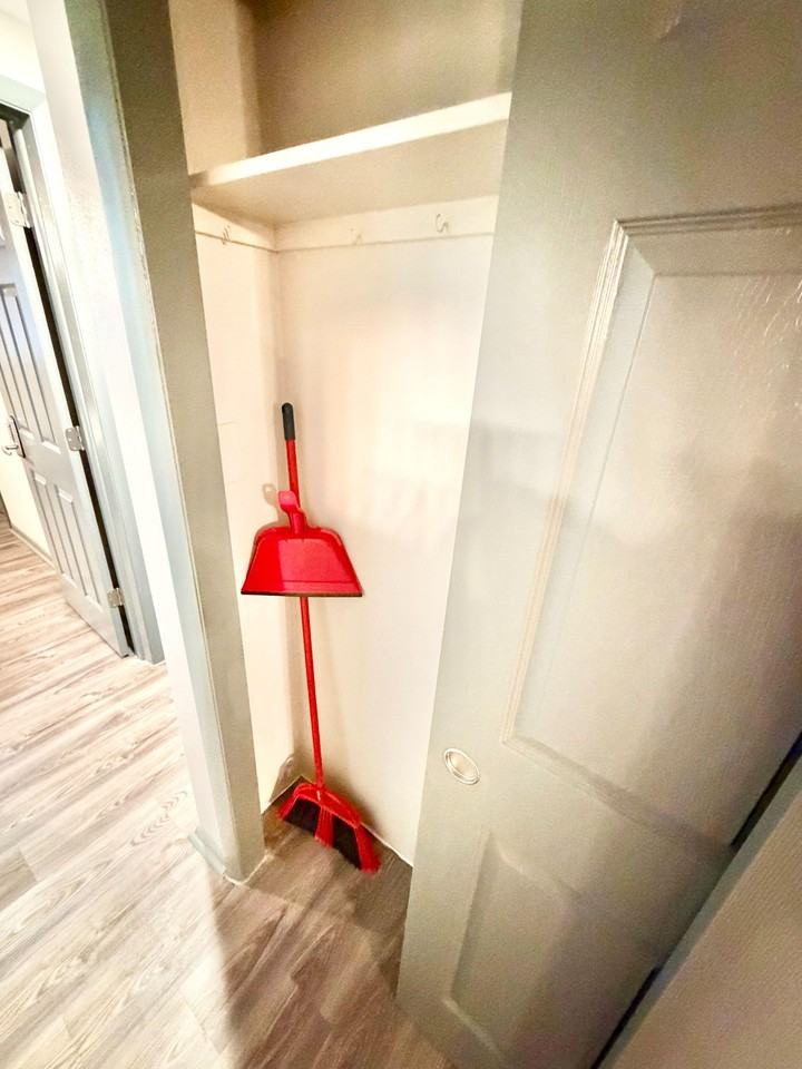 Chesswood Dr - Photo 4 of 12