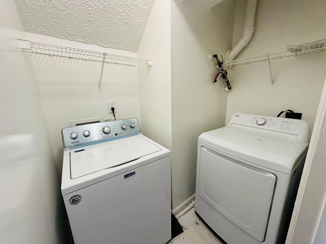 Brandycrest Dr - Photo 4 of 9