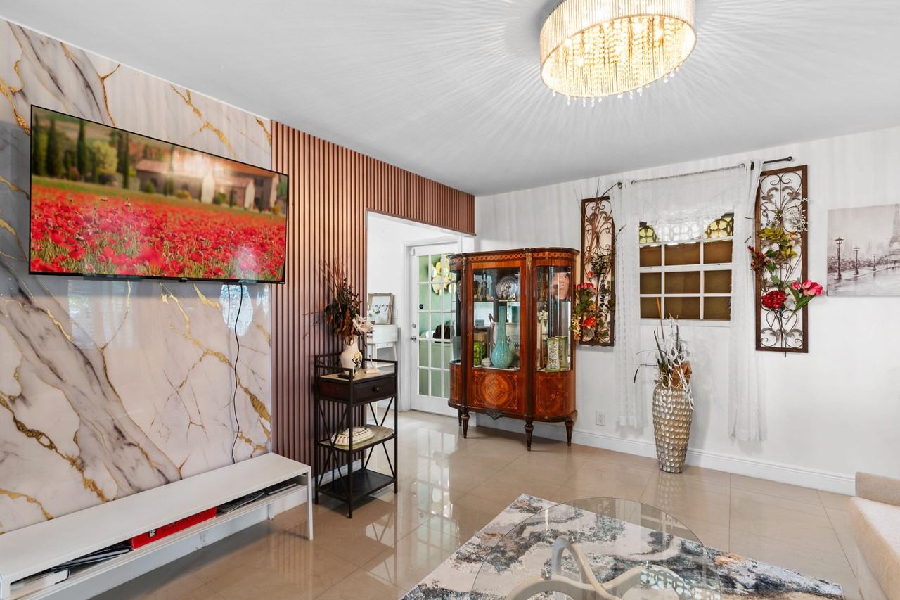 Sw 5th Ct - Photo 2 of 11